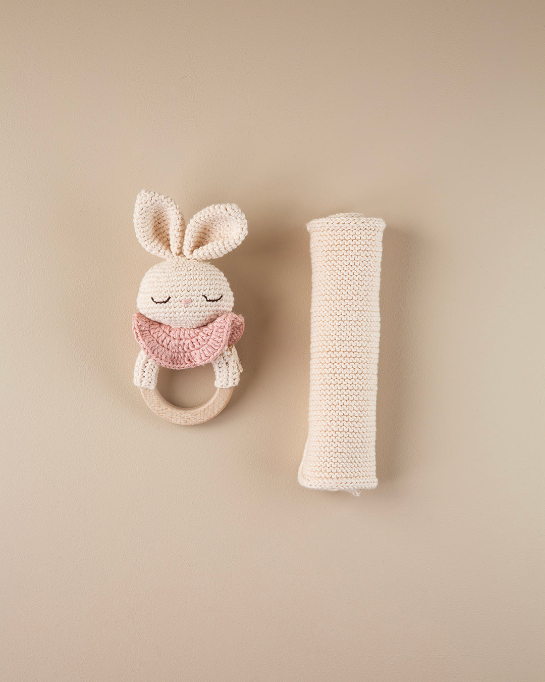 Patti Oslo Norge Bunny the Teething Ring I rosa Teething Rings & Rattles & Baby Gym Toys