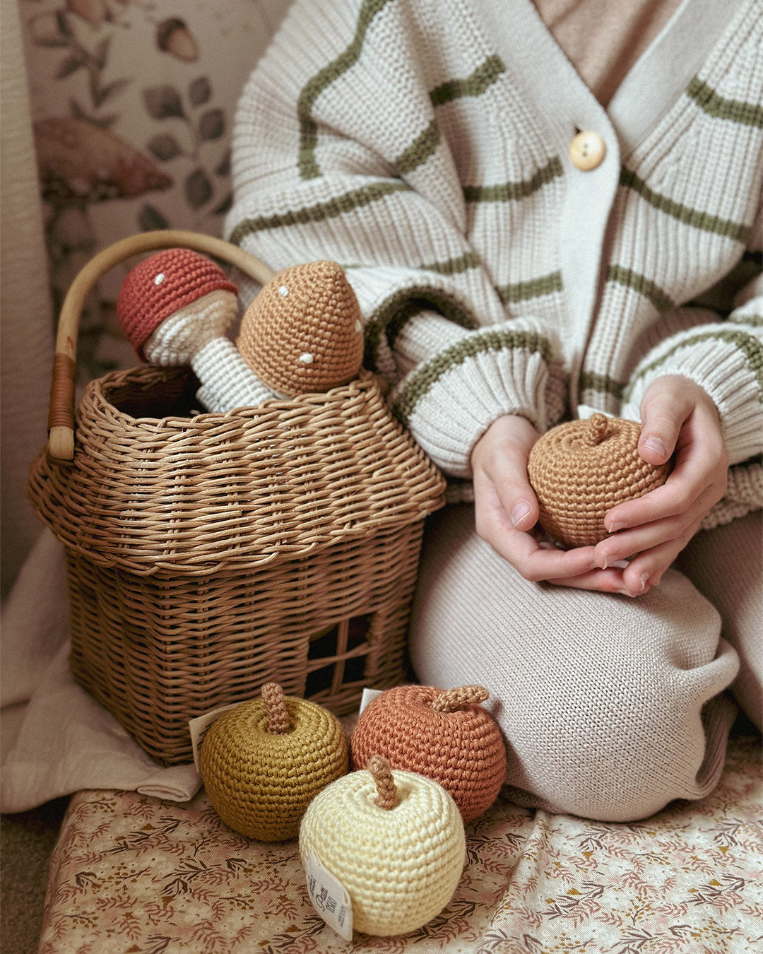 Patti Oslo Norge Eple Rangle | brownish Teething Rings & Rattles & Baby Gym Toys