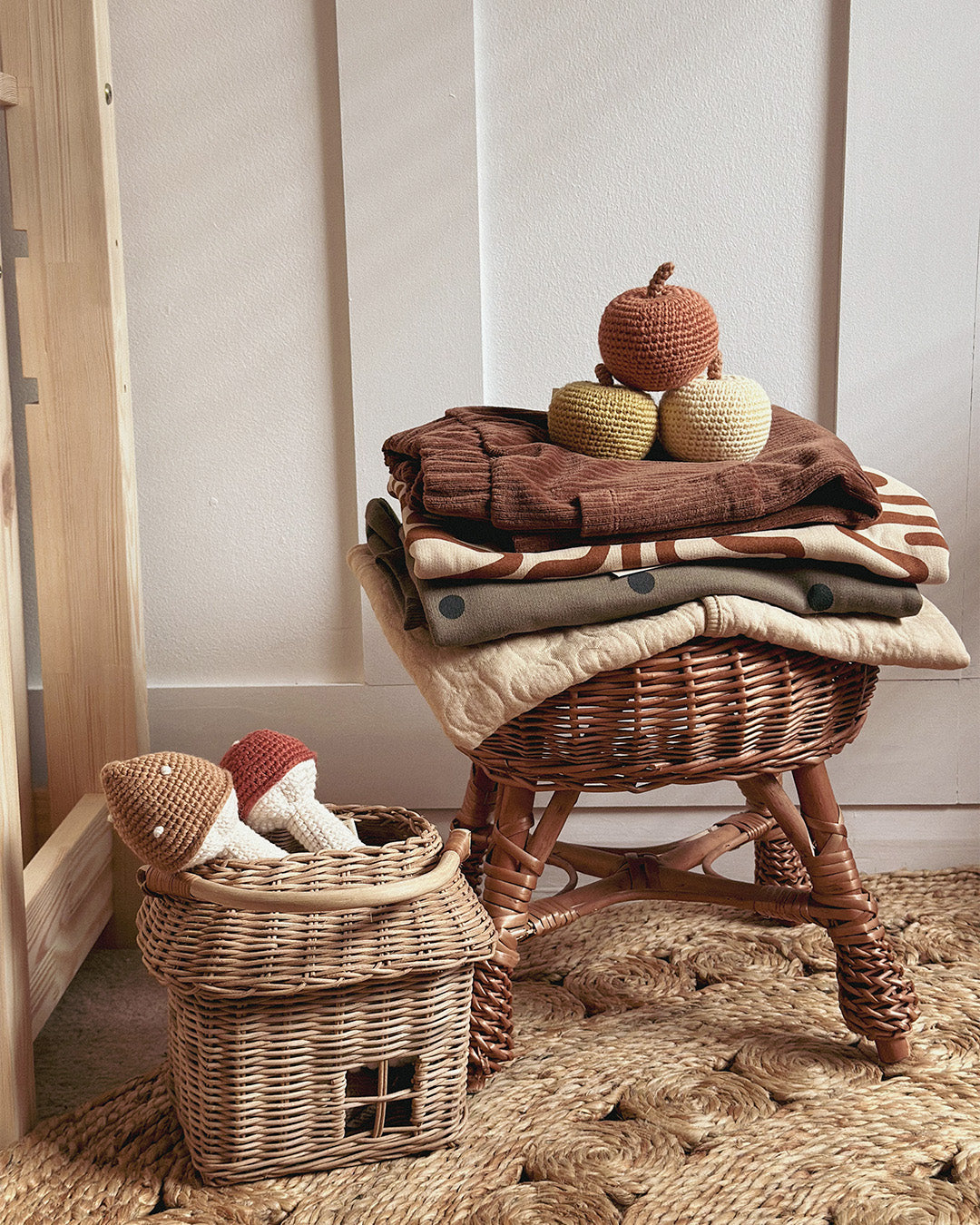 Patti Oslo Norge Eple Rangle | brownish Teething Rings & Rattles & Baby Gym Toys
