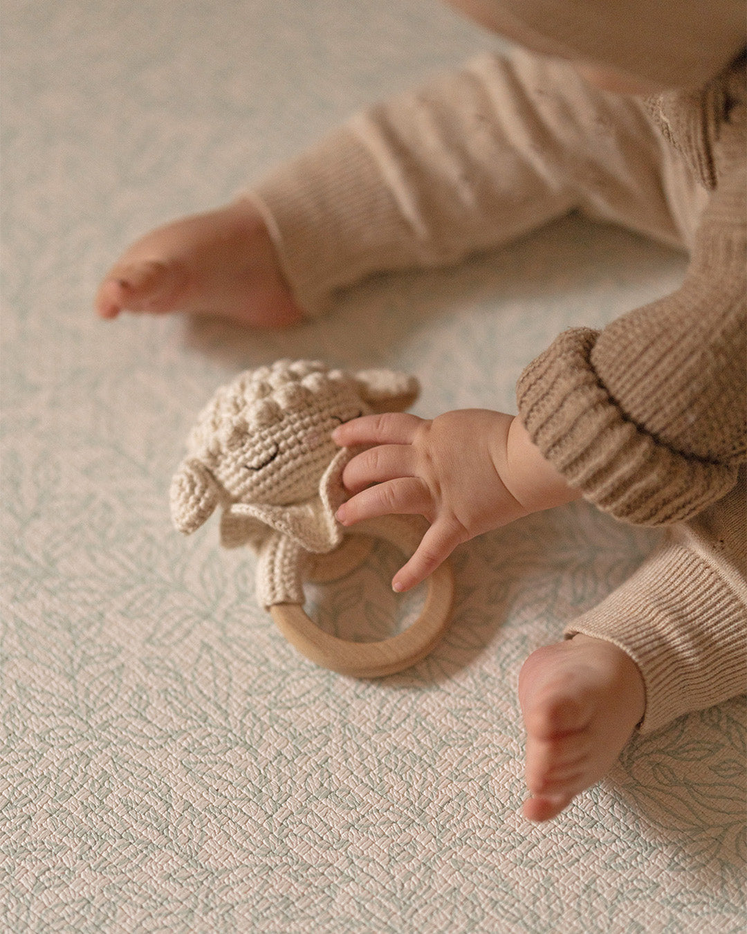 Patti Oslo Norge Lam Bitering | ecru Teething Rings & Rattles & Baby Gym Toys